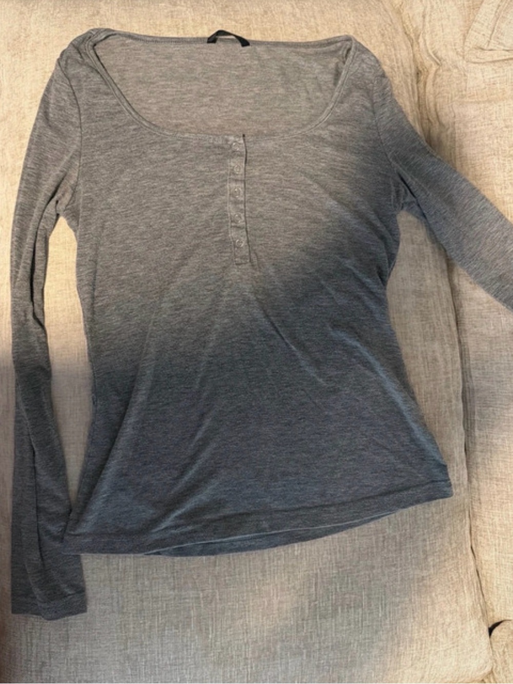 Cozy Women's Long Sleeve Scoop Neck Henley Top - Heather Gray